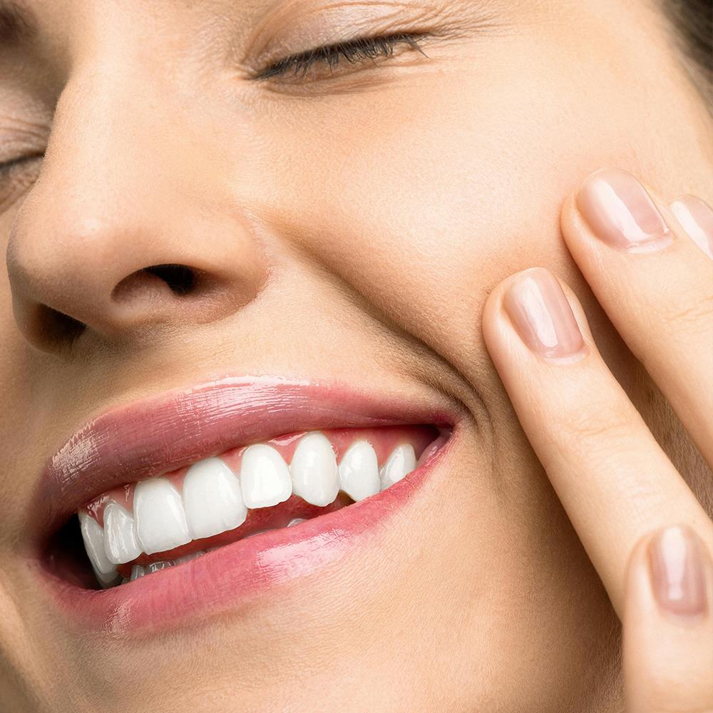 BrightSmile™ – Von Zahnkliniken inspirierte Zahnaufhellung für zu Hause